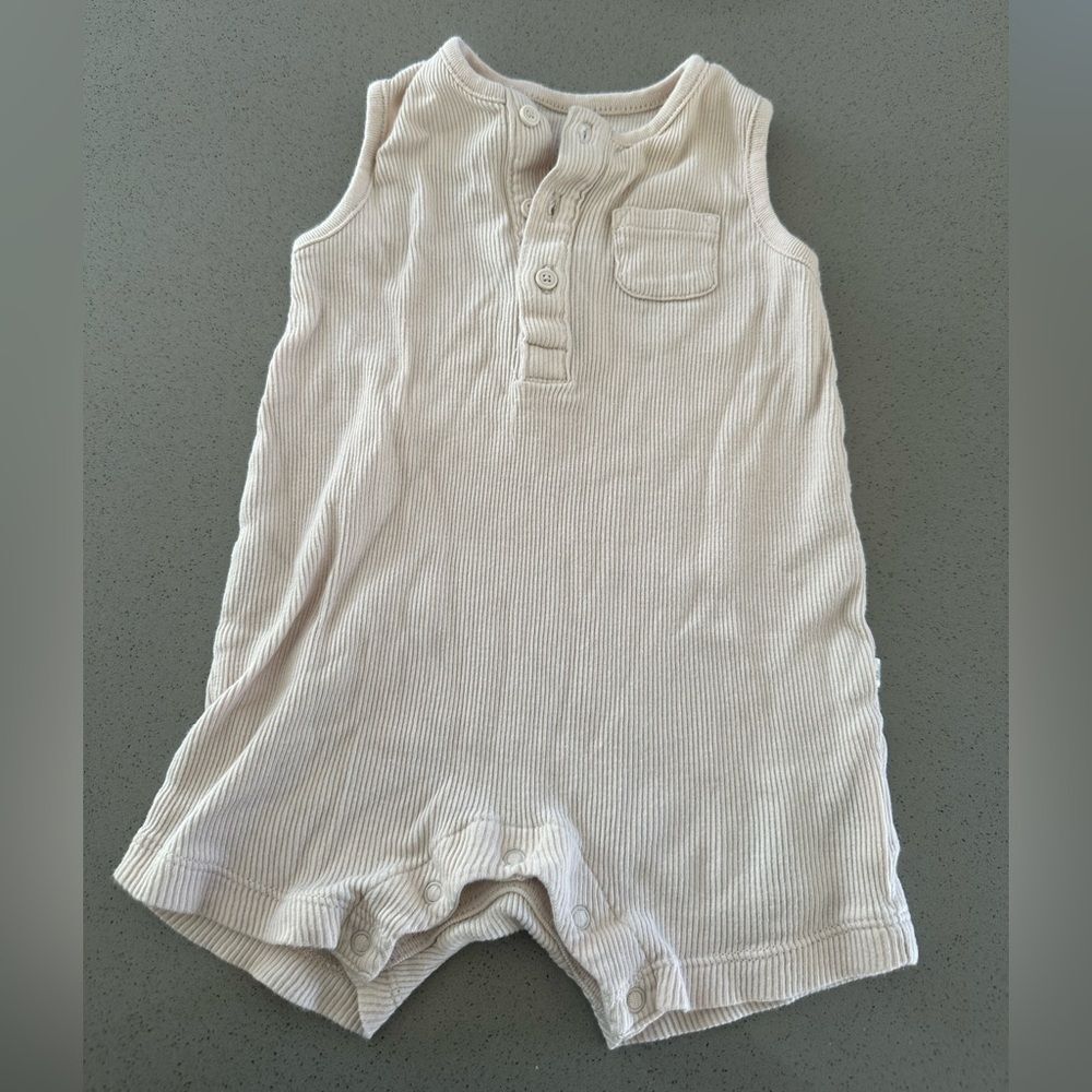 Baby Gap cream color ribbed short sleeve romper size 3-6 months